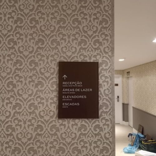 Placas em acrílico recortados a Laser