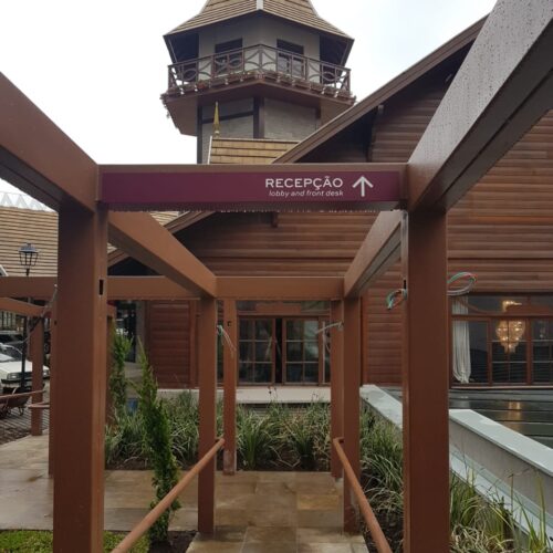 Placas em acrílico recortados a Laser