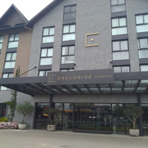 Letreiro Acrílico recortado a Laser hotel Gramado